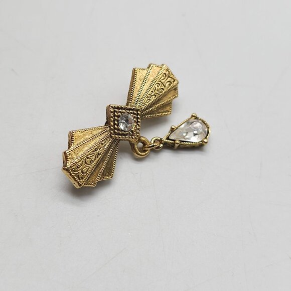 Vintage 1928 Gold Tone Bow Brooch With Clear Rhinestone Drop - Picture 2 of 4